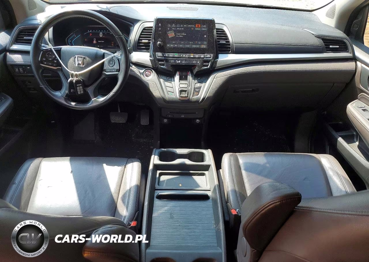 2018 Honda Odyssey Touring VIN:5FNRL6H88JB000780 - 8