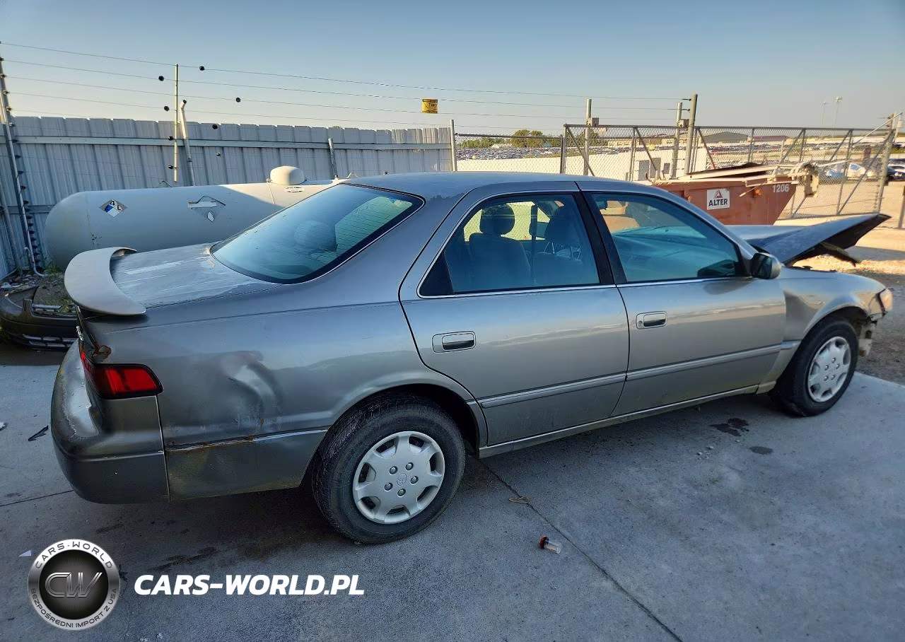 1999 Toyota Camry Le VIN:JT2BG22K9X0312142 - 3