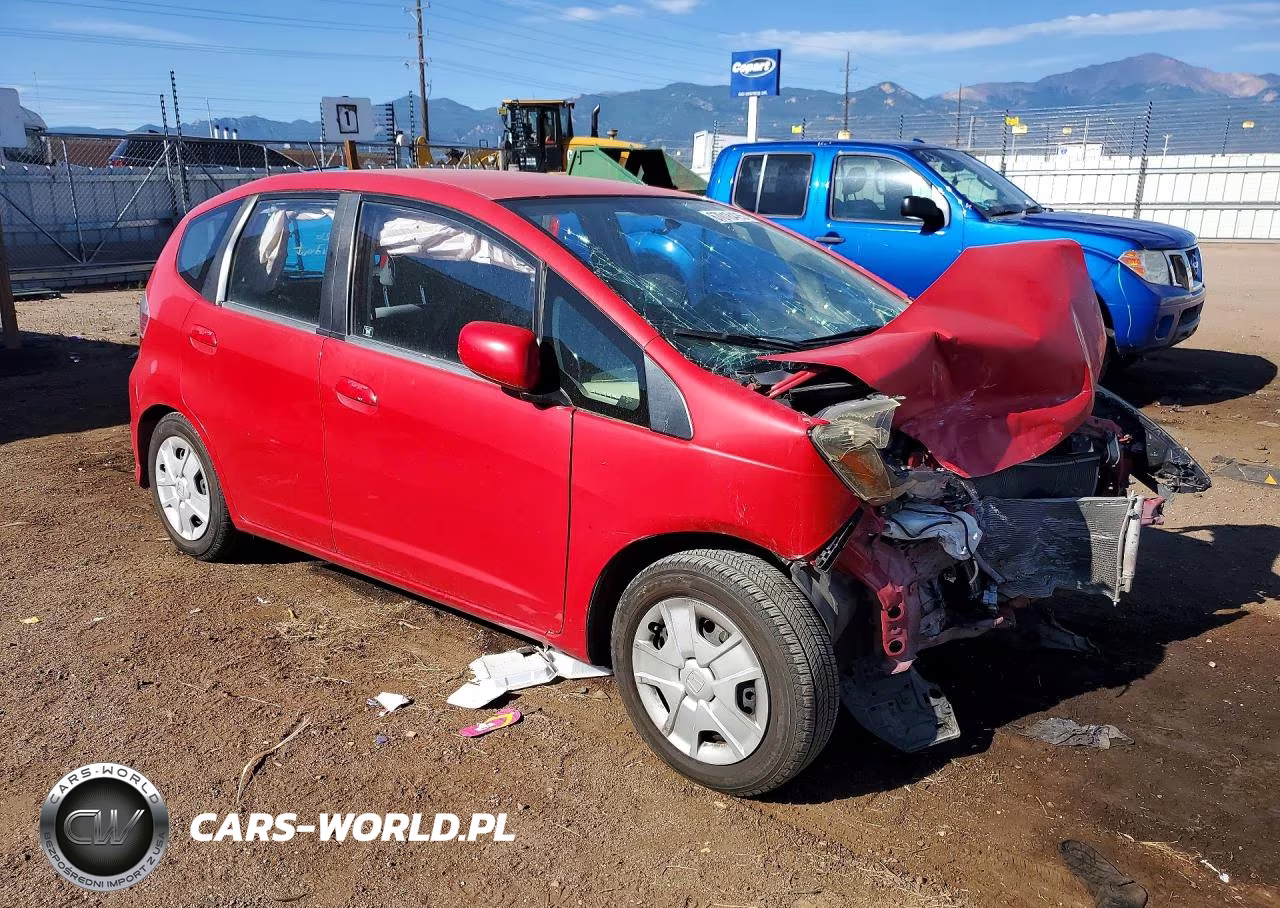 2013 Honda Fit VIN:JHMGE8H32DC065741 - 4
