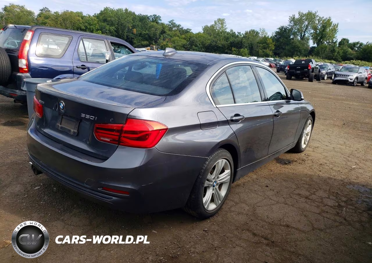 2018 BMW 330 Xi VIN:WBA8D9C55JEM31437 - 3
