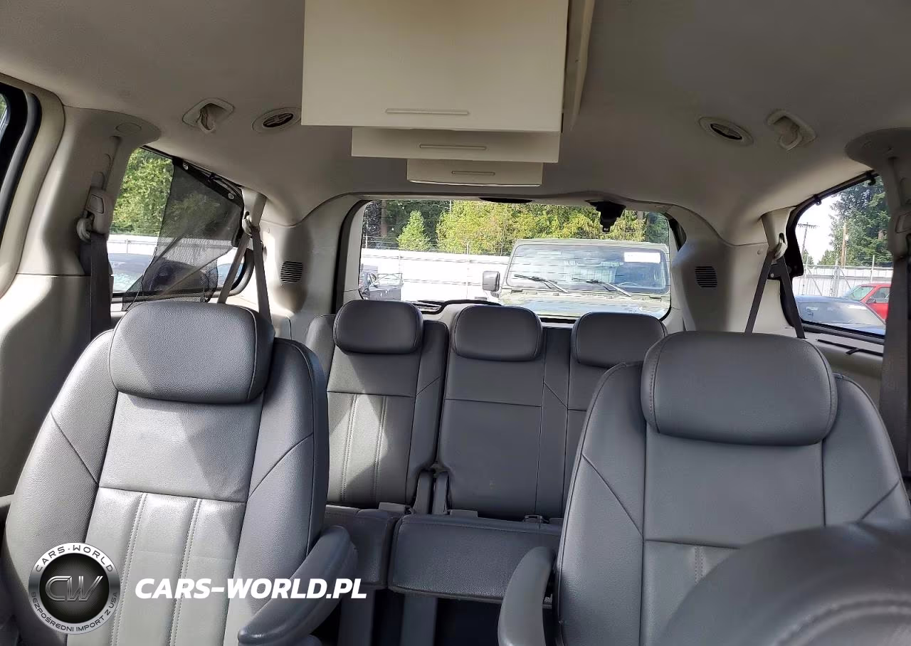 2008 Chrysler Town & Country Touring VIN:2A8HR54P78R118067 - 10
