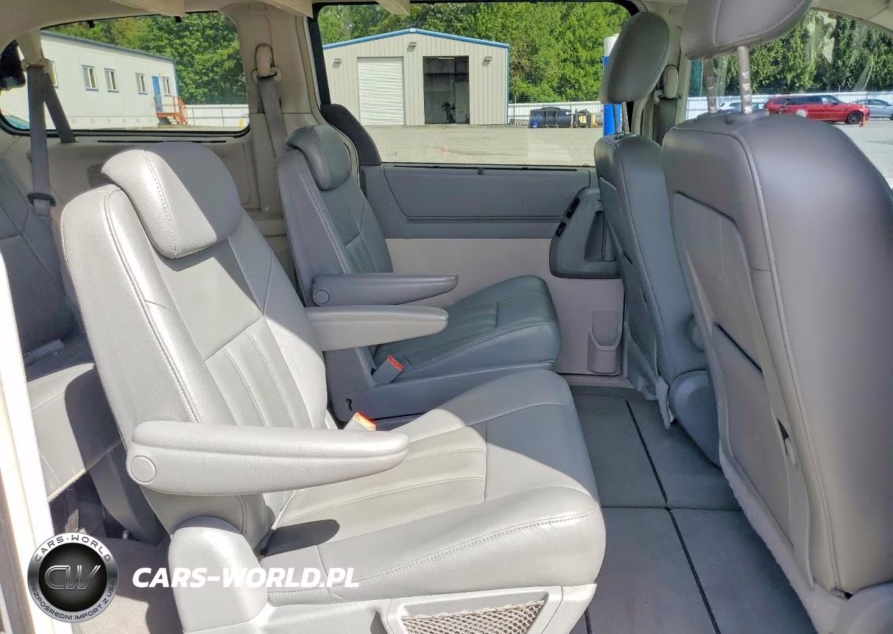 2008 Chrysler Town & Country Touring VIN:2A8HR54P78R118067 - 11