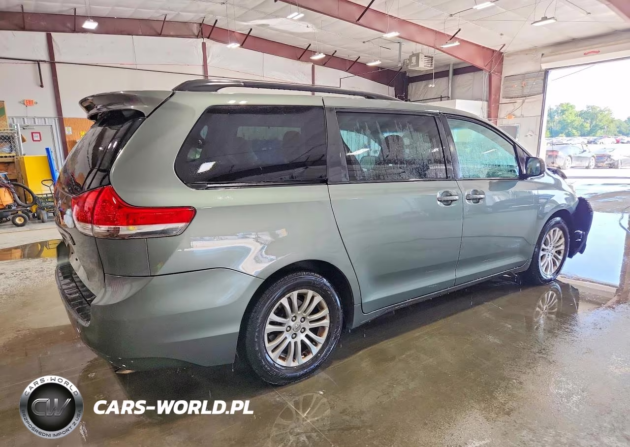 2014 Toyota Sienna Xle 8-Passenger VIN:5TDYK3DCXES486307 - 3