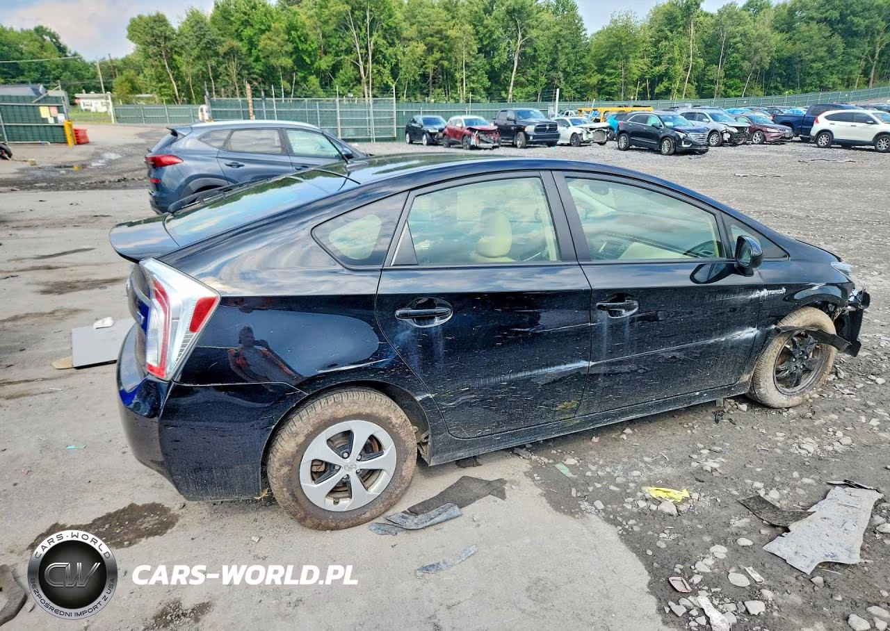 2015 Toyota Prius Four VIN:JTDKN3DU9F0443085 - 3
