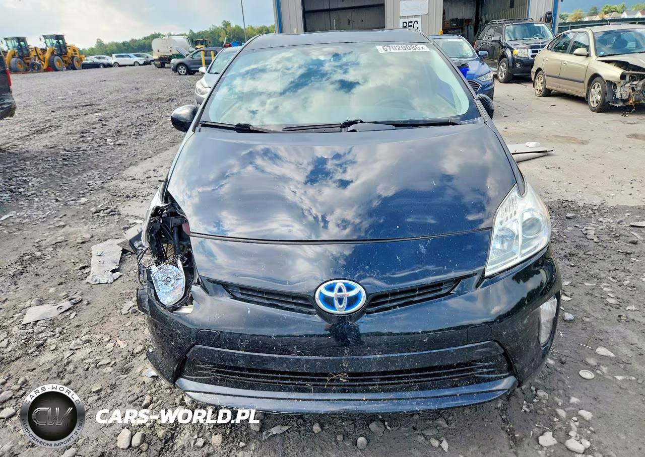 2015 Toyota Prius Four VIN:JTDKN3DU9F0443085 - 5