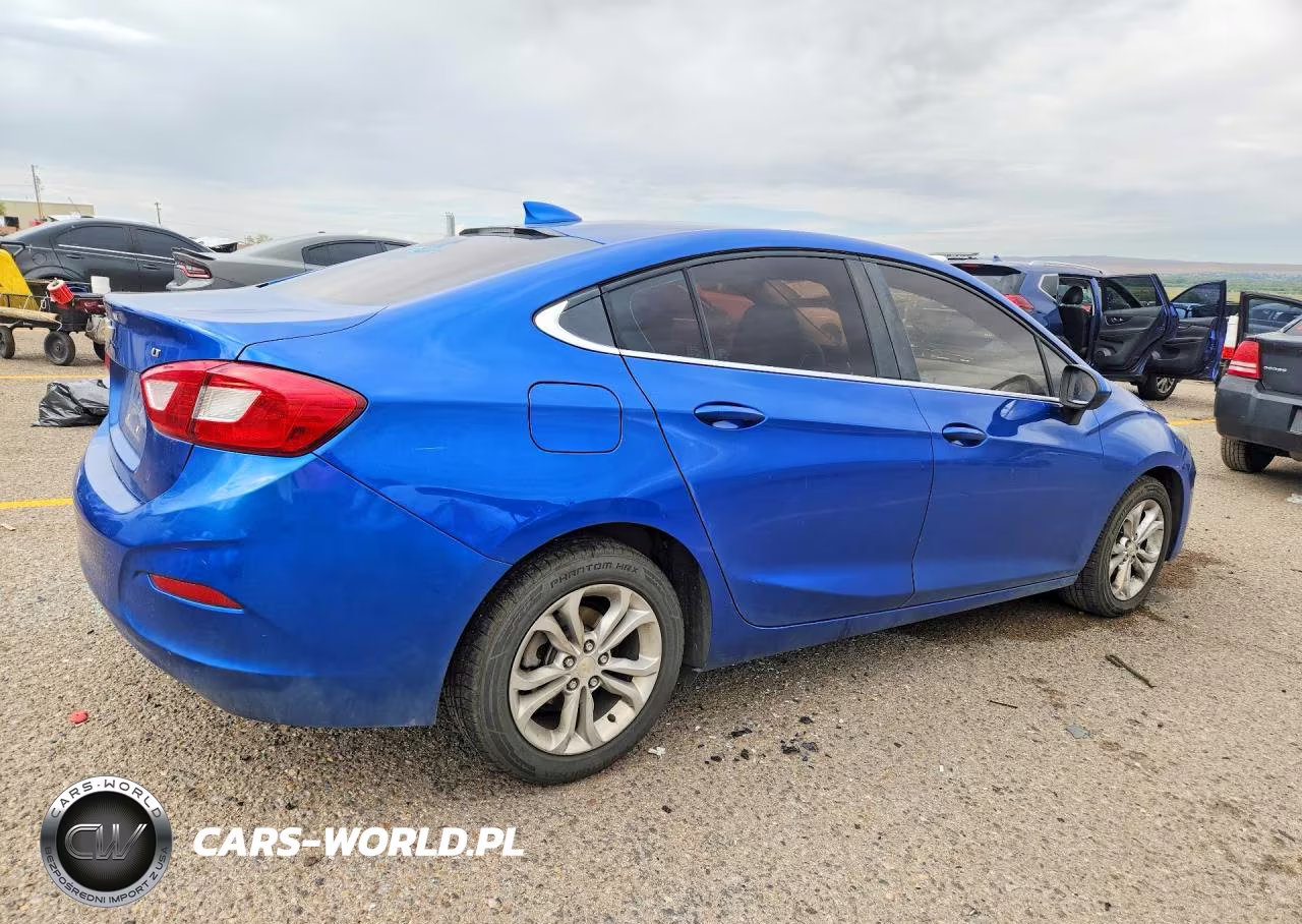 2019 Chevrolet Cruze Lt VIN:1G1BE5SM9K7107137 - 3
