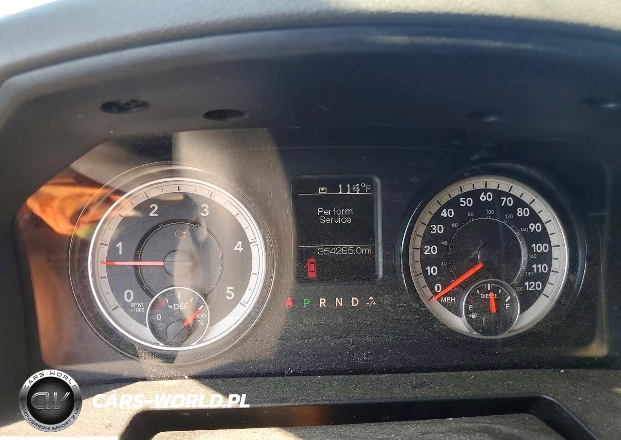 2018 Ram 5500 VIN:3C7WRMFLXJG110823 - 9