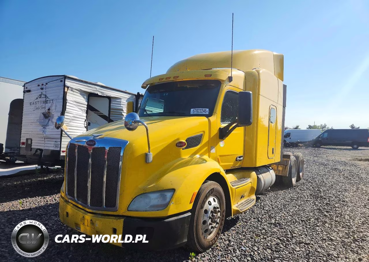 2015 Peterbilt 579 Semi Truck VIN:1XPBDP9XXFD282279 - 1