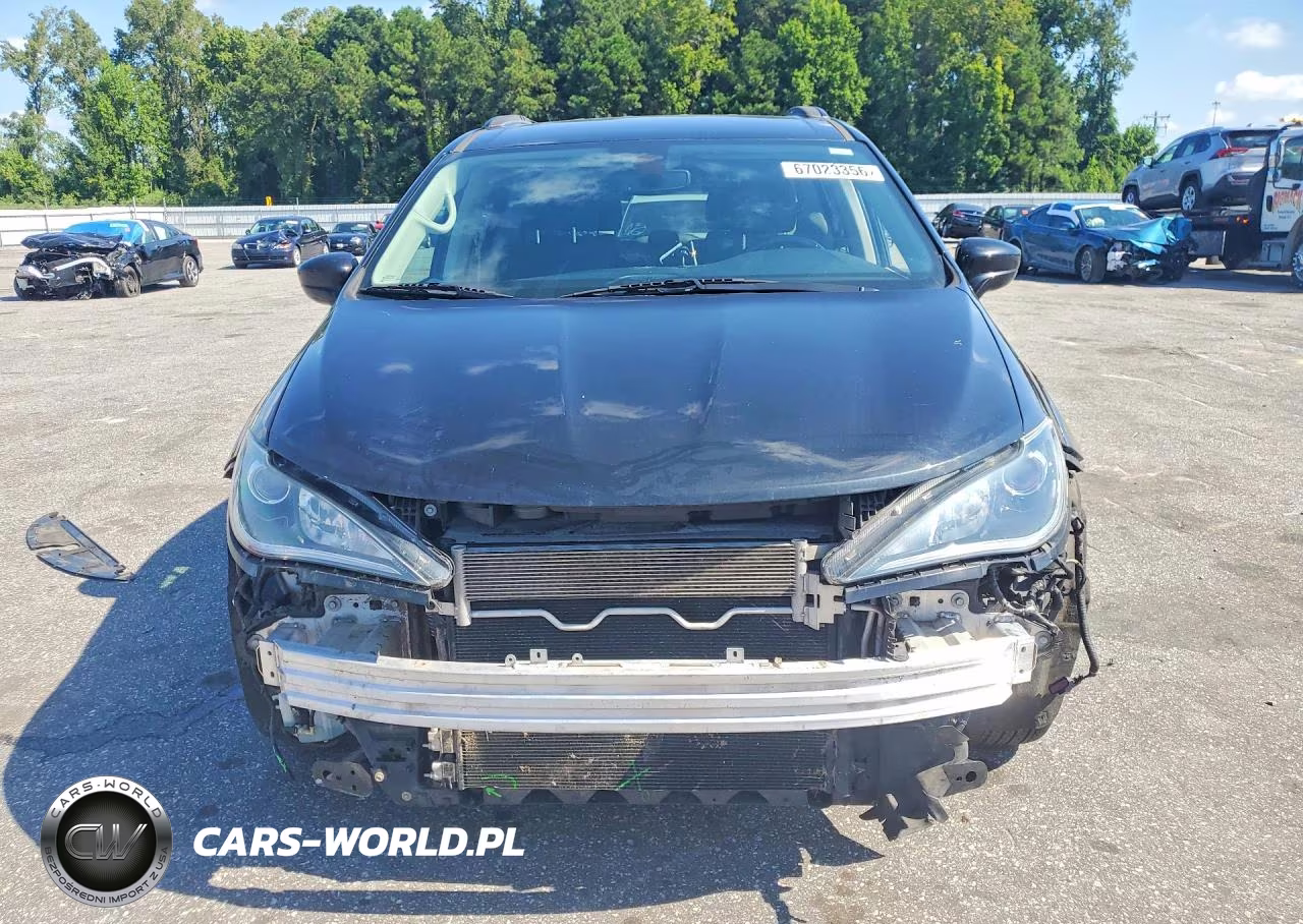 2020 Chrysler Pacifica Touring VIN:2C4RC1FG6LR128696 - 5