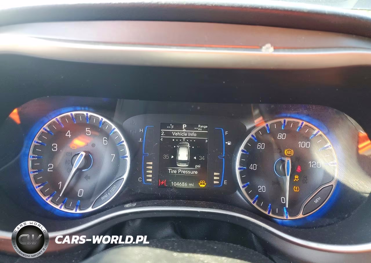 2020 Chrysler Pacifica Touring VIN:2C4RC1FG6LR128696 - 9