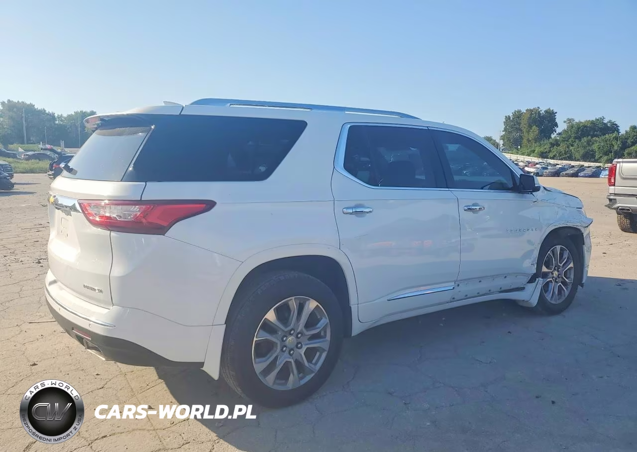 2019 Chevrolet Traverse Premier VIN:1GNERKKW9KJ108596 - 3