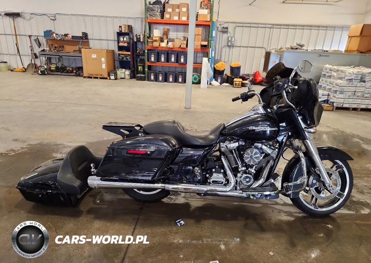 2018 Harley-Davidson Flhx Street Glide VIN:1HD1KBC19JB633549 - 1