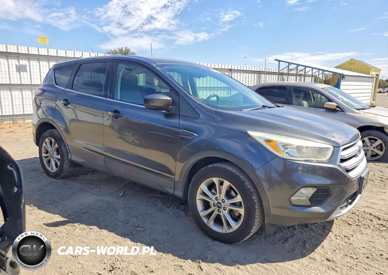 2017 Ford Escape Se VIN:1FMCU0GD8HUC80258 - 4