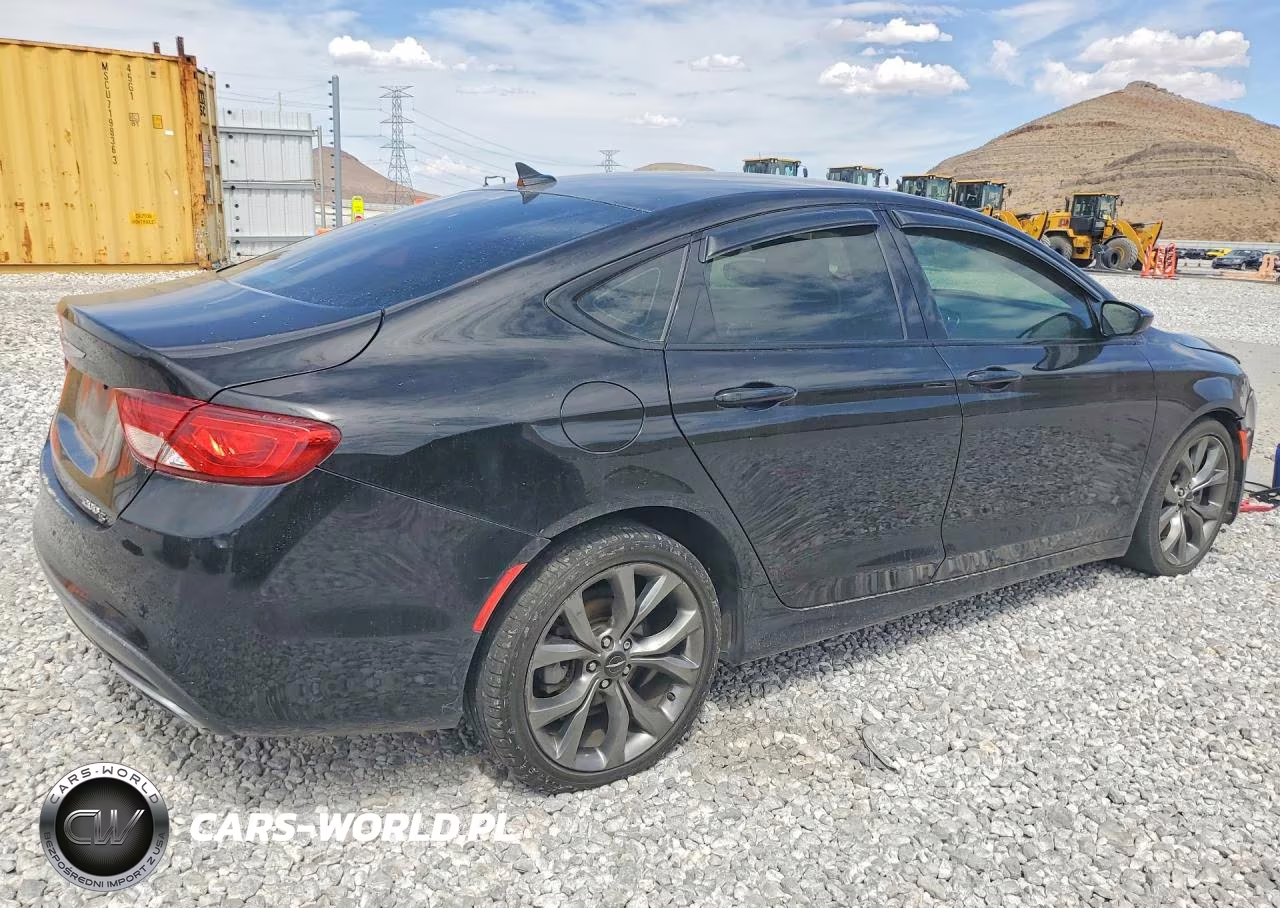 2015 Chrysler 200 S VIN:1C3CCCBG8FN572773 - 3