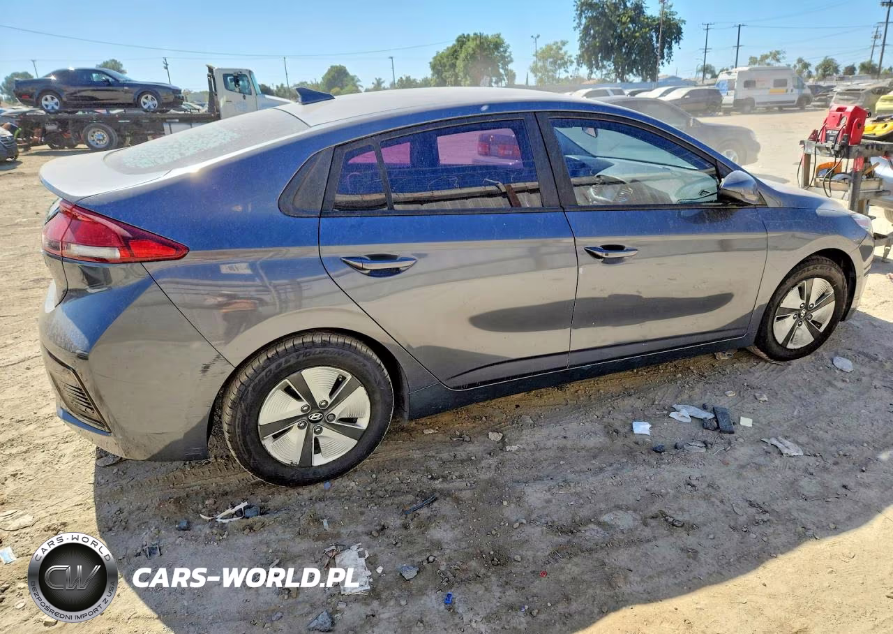 2017 Hyundai Ioniq Blue VIN:KMHC65LC8HU050336 - 3