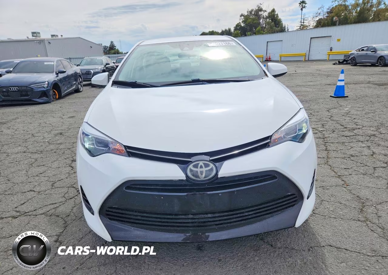 2018 Toyota Corolla Le VIN:2T1BURHEXJC028431 - 5