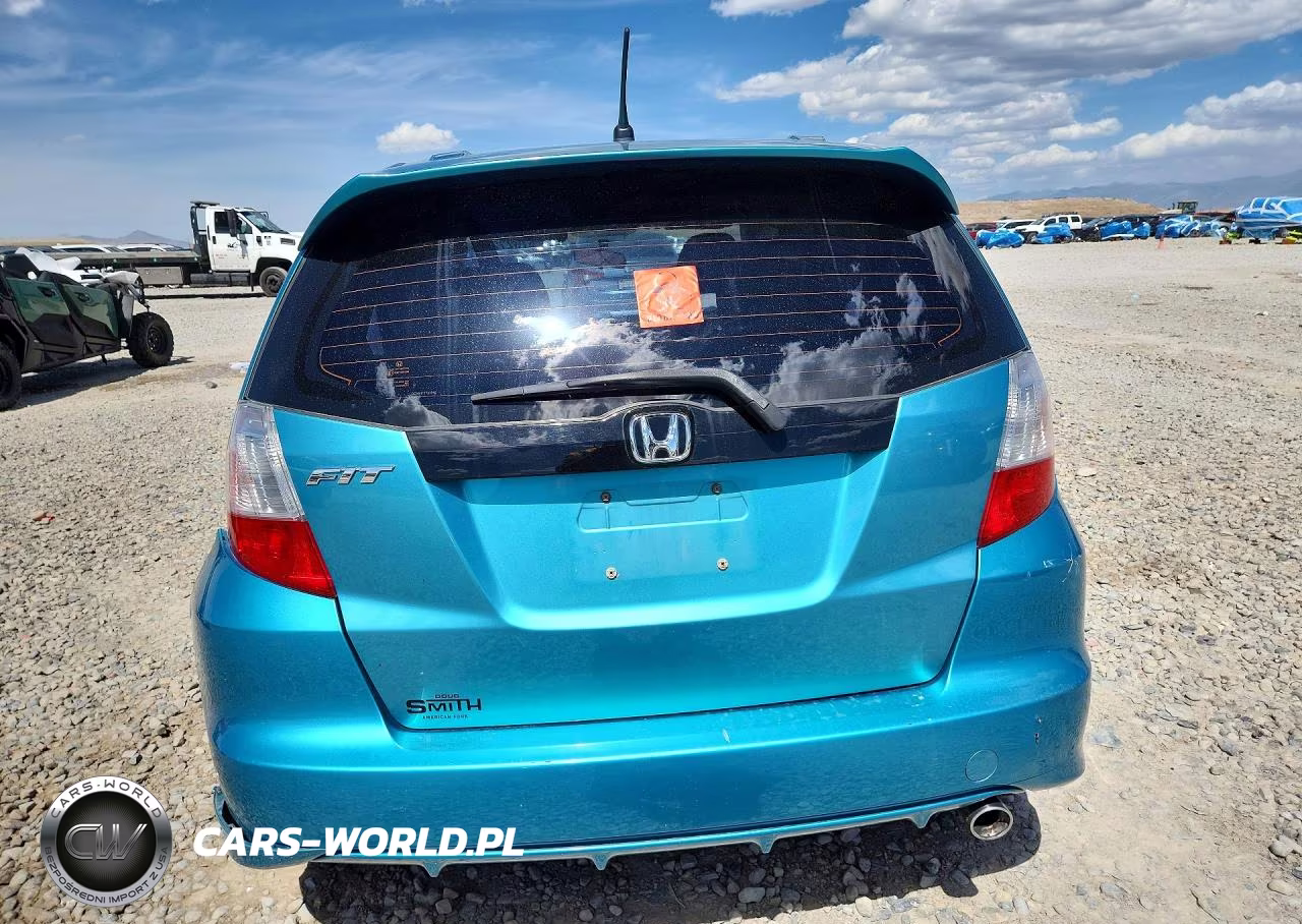 2013 Honda Fit Sport VIN:JHMGE8H55DC028717 - 6