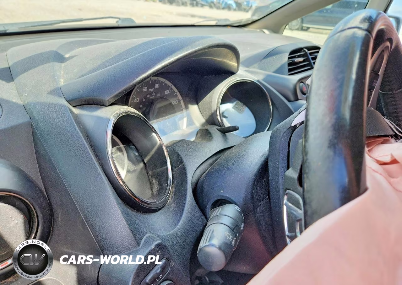 2013 Honda Fit Sport VIN:JHMGE8H55DC028717 - 9