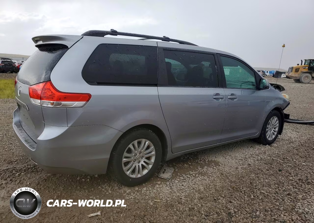 2013 Toyota Sienna Xle 8-Passenger VIN:5TDYK3DC4DS351211 - 3