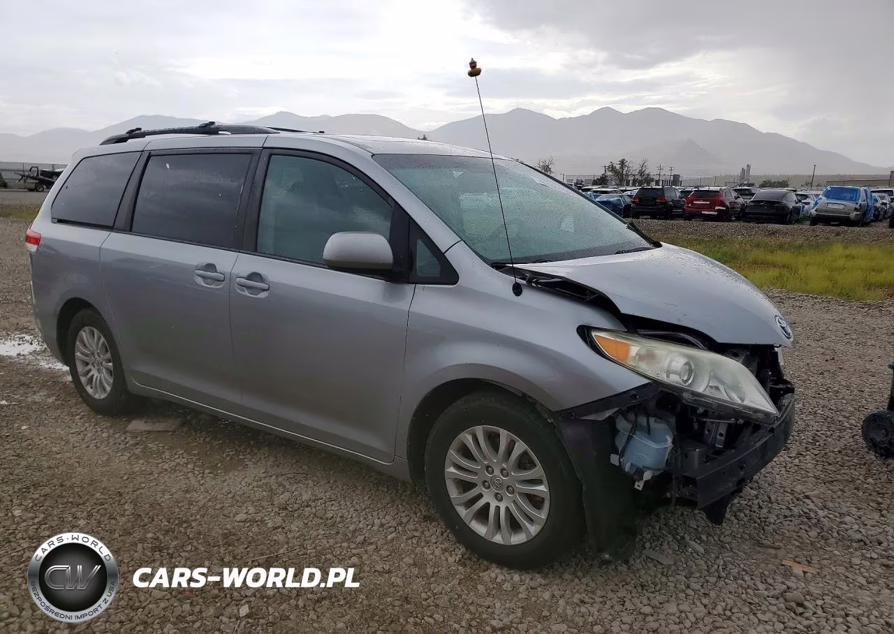 2013 Toyota Sienna Xle 8-Passenger VIN:5TDYK3DC4DS351211 - 4