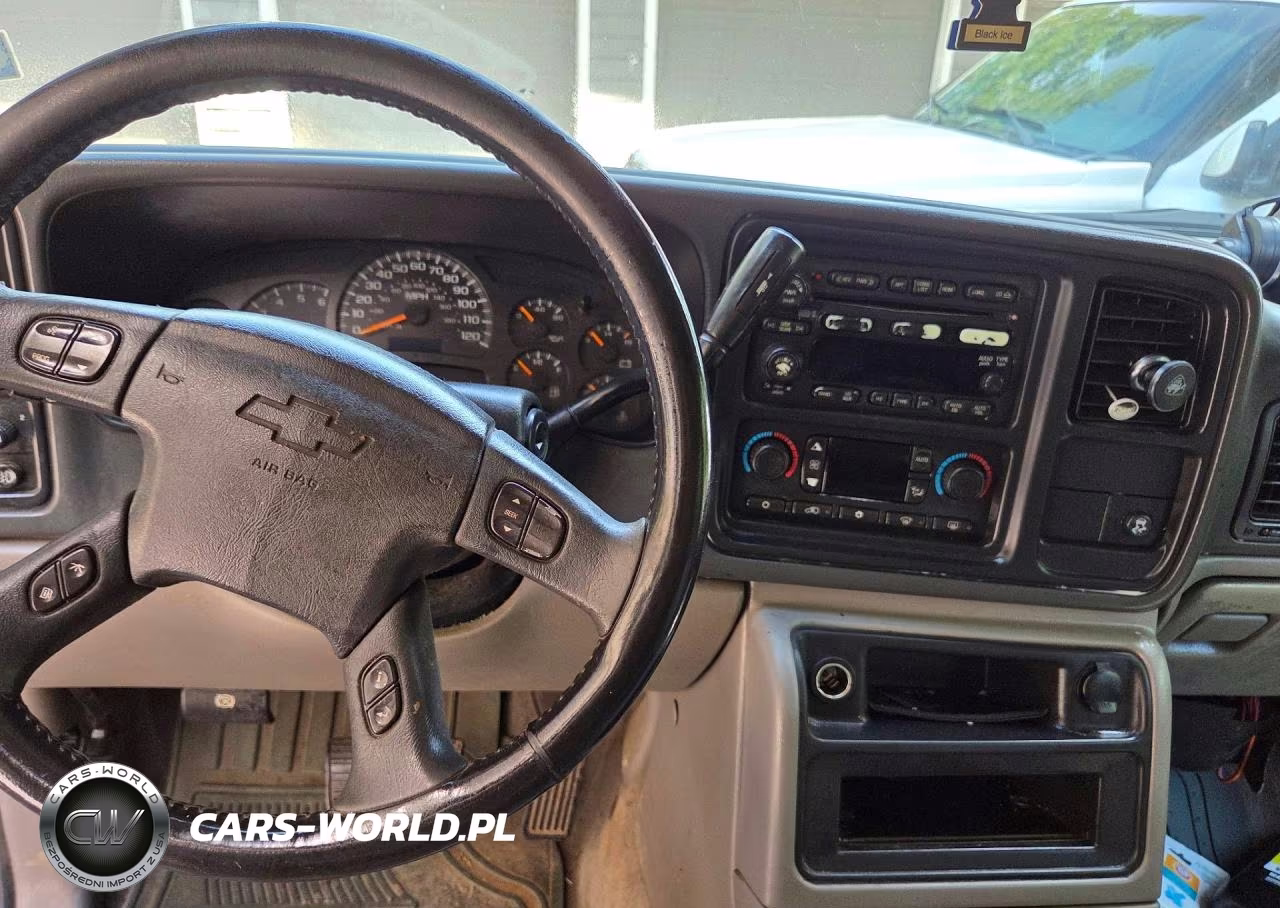 2005 Chevrolet Tahoe K1500 VIN:1GNEK13Z85J201508 - 10