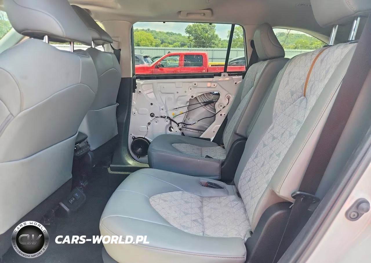 2023 Toyota Highlander Hybrid Bronze Edition VIN:5TDABRCH8PS112671 - 10