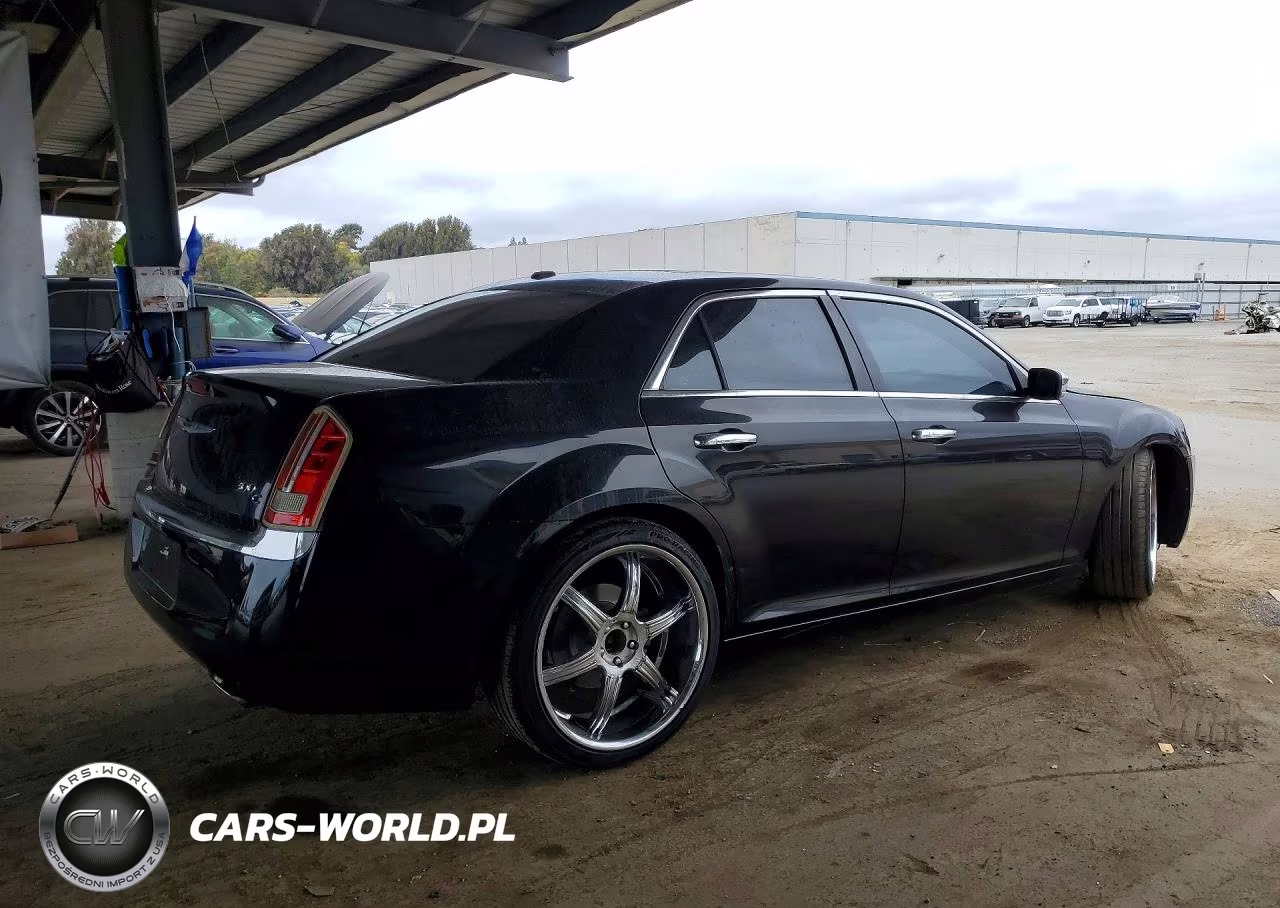 2013 Chrysler 300C VIN:2C3CCAET5DH600452 - 3