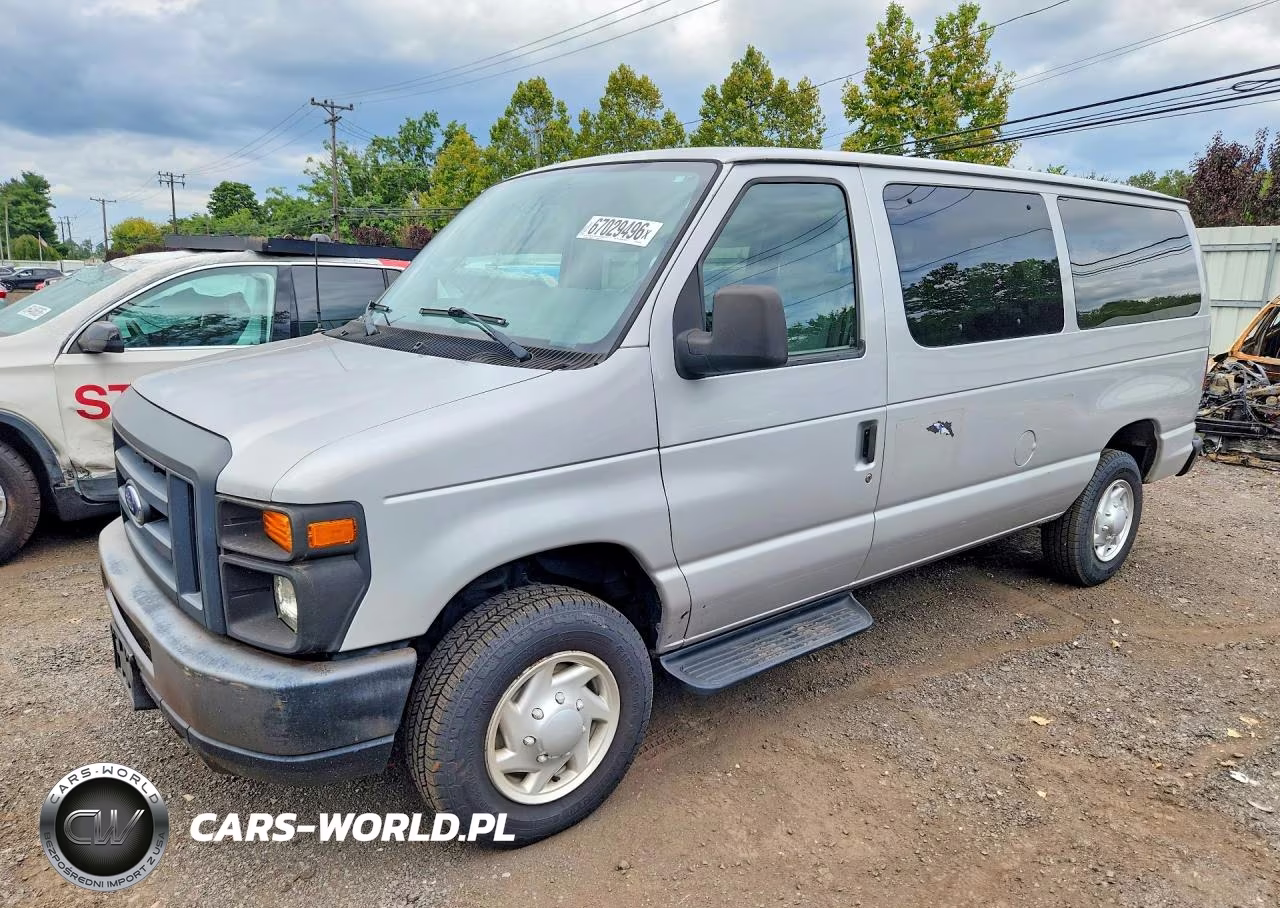 2013 Ford Econoline E350 Super Duty Wagon