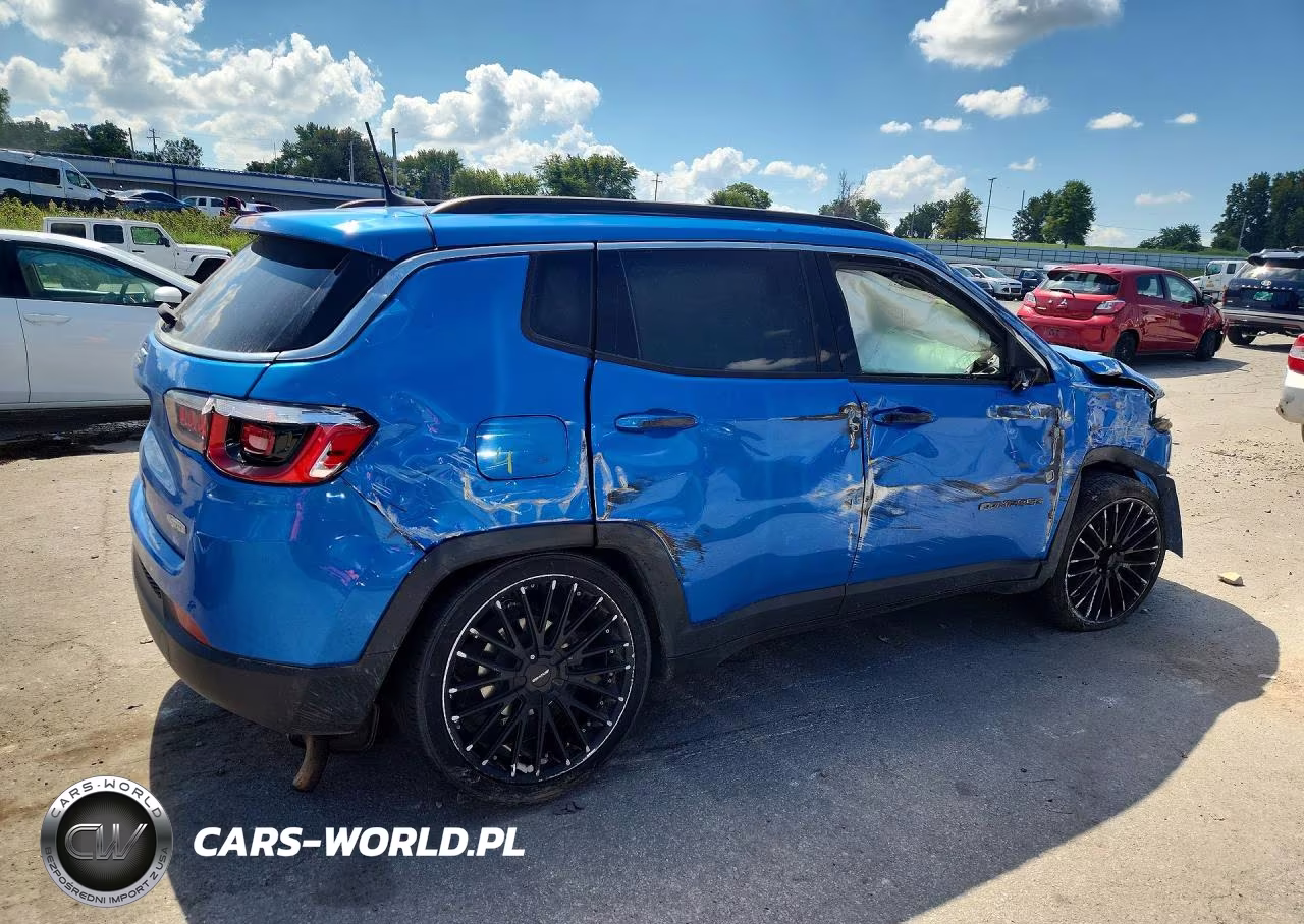 2018 Jeep Compass Latitude VIN:3C4NJDBB8JT315853 - 3