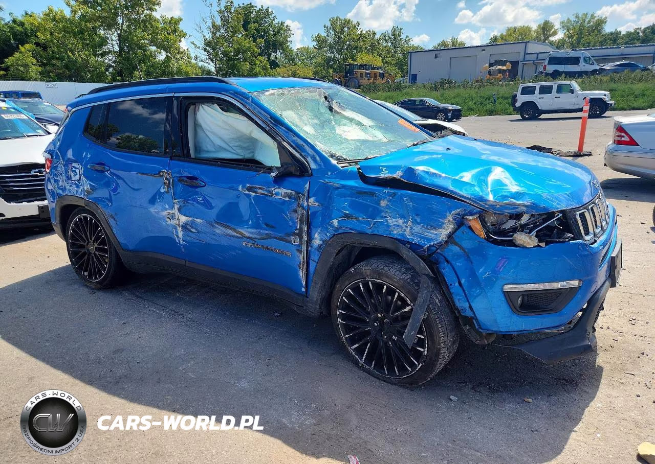 2018 Jeep Compass Latitude VIN:3C4NJDBB8JT315853 - 4
