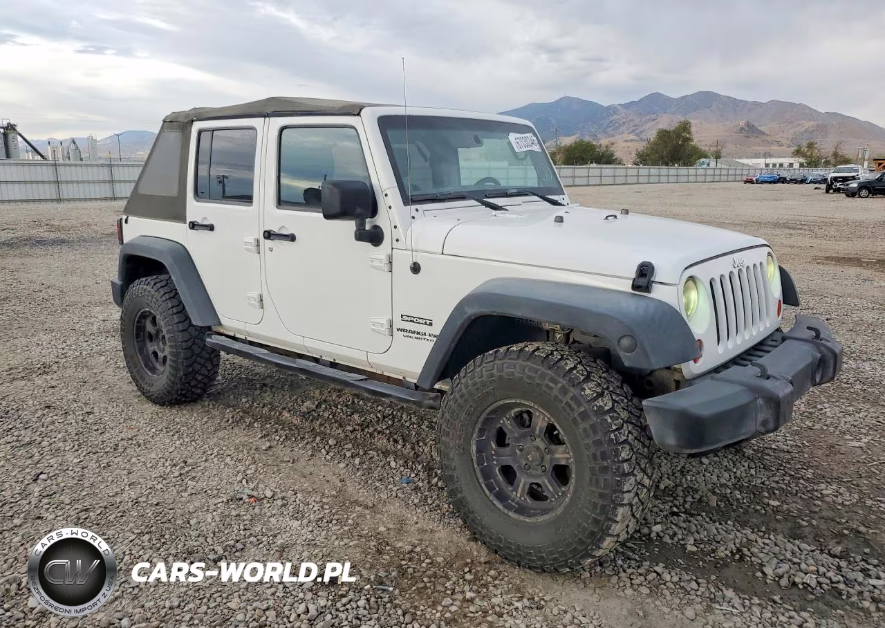 2012 Jeep Wrangler Unlimited Sport VIN:1C4BJWDG3CL160196 - 4