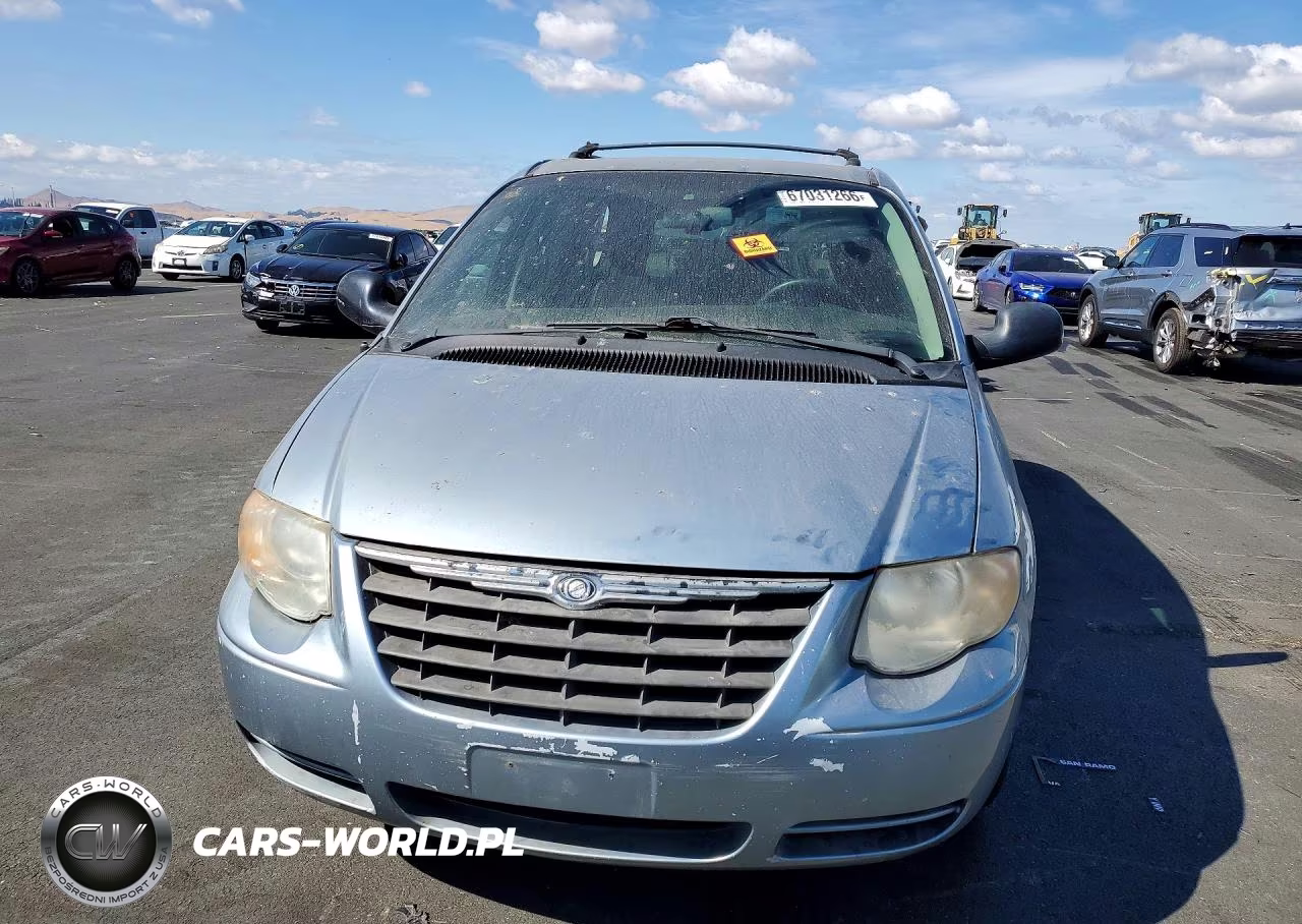 2005 Chrysler Town & Country Touring VIN:2C4GP54L85R226098 - 5
