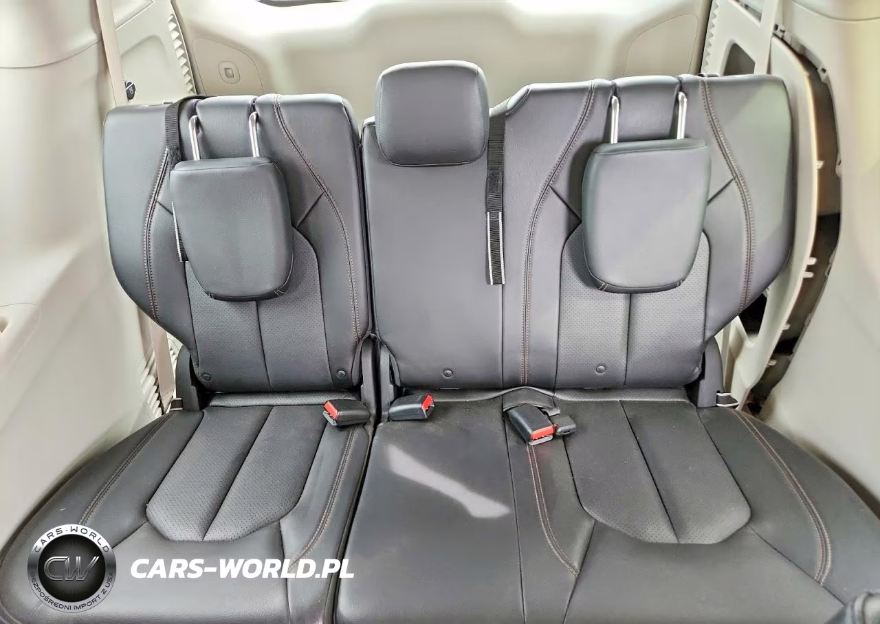 2018 Chrysler Pacifica Touring L VIN:2C4RC1BG5JR182641 - 10