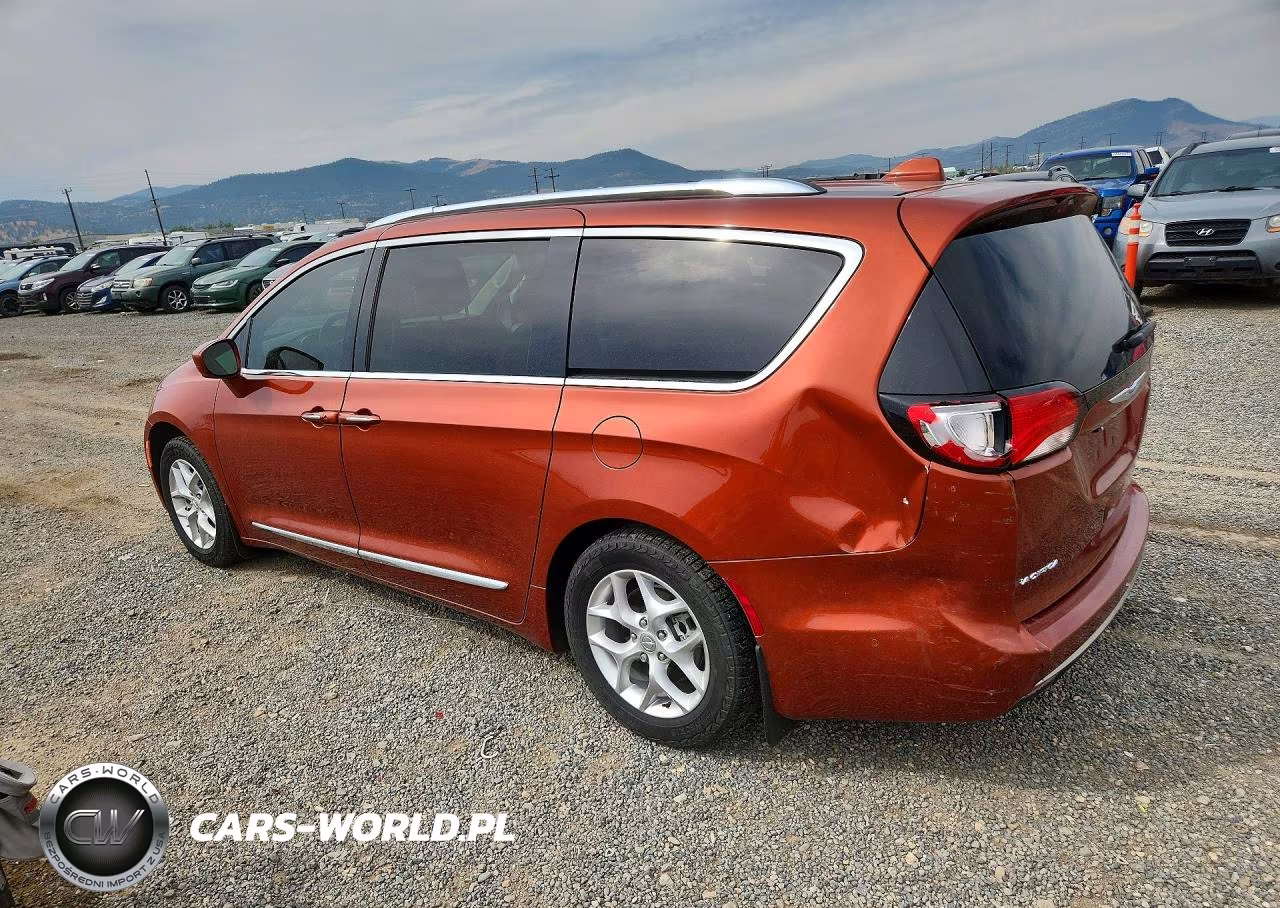2018 Chrysler Pacifica Touring L VIN:2C4RC1BG5JR182641 - 2