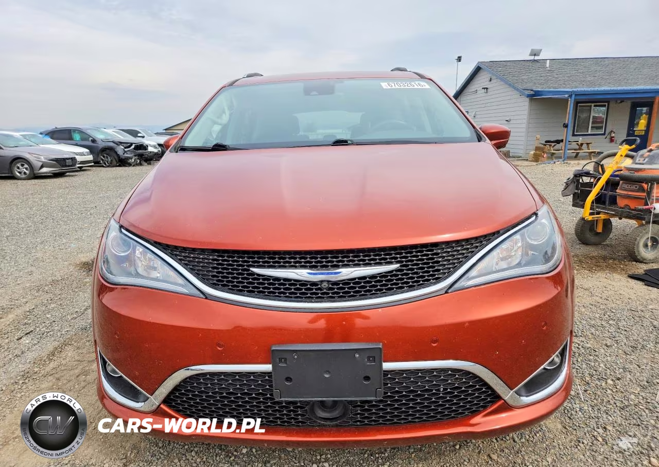 2018 Chrysler Pacifica Touring L VIN:2C4RC1BG5JR182641 - 5