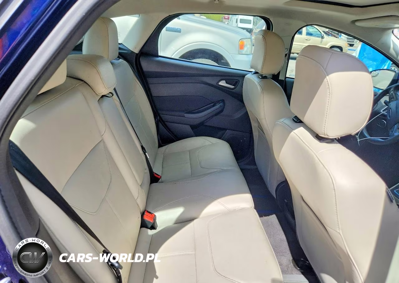 2017 Ford Focus Titanium VIN:1FADP3N28HL280128 - 10