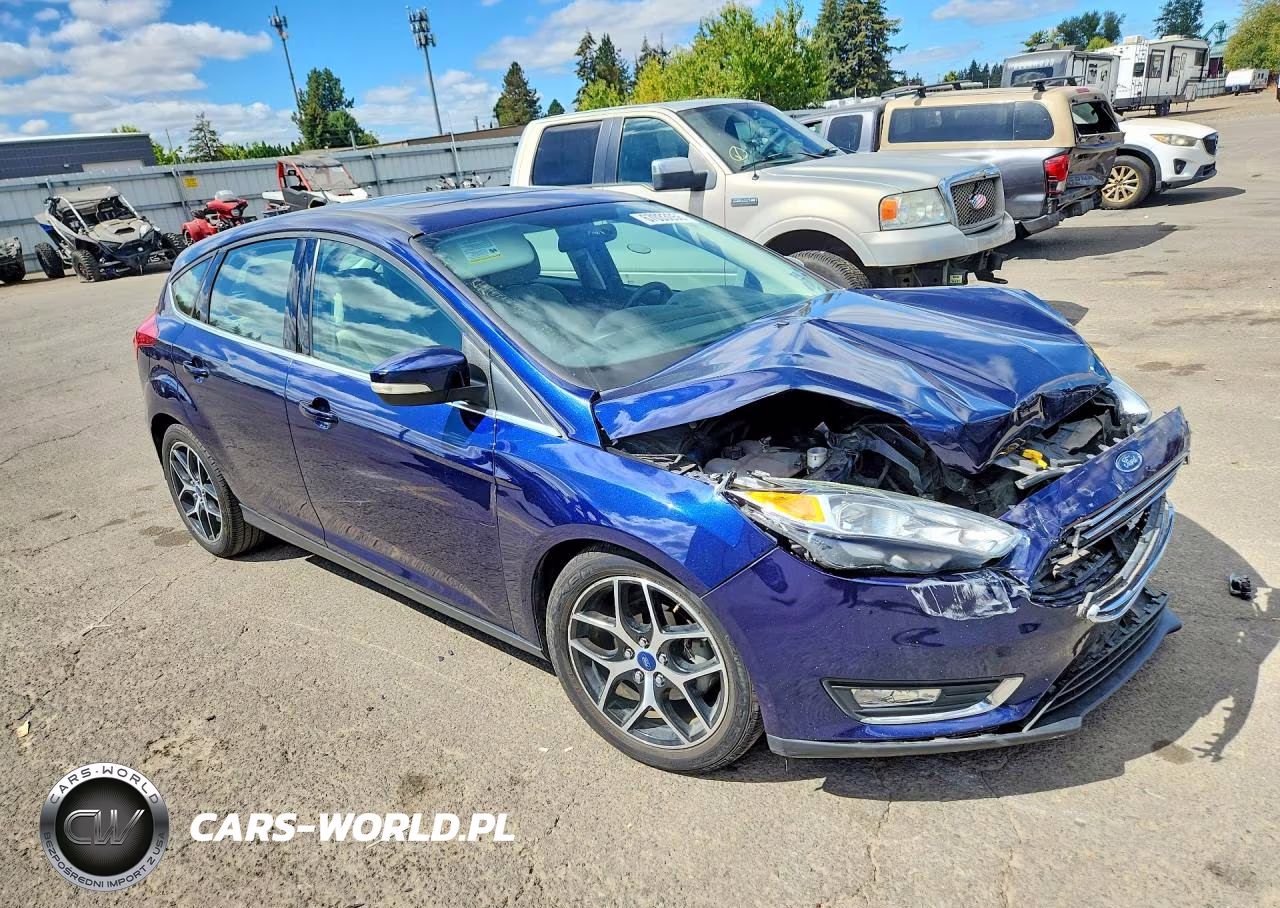 2017 Ford Focus Titanium VIN:1FADP3N28HL280128 - 4