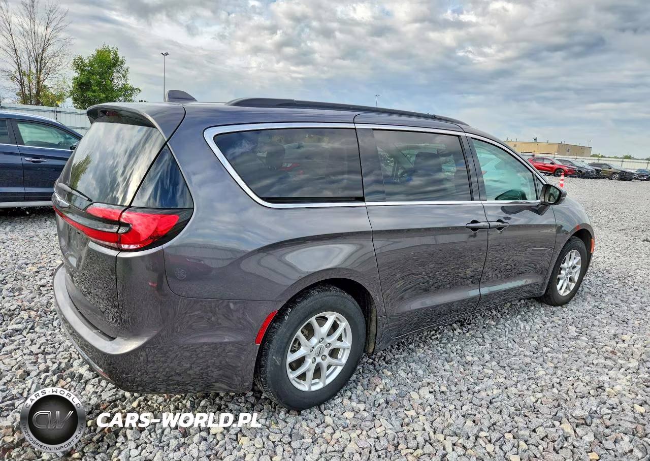 2022 Chrysler Pacifica Touring L VIN:2C4RC1BG8NR149011 - 3