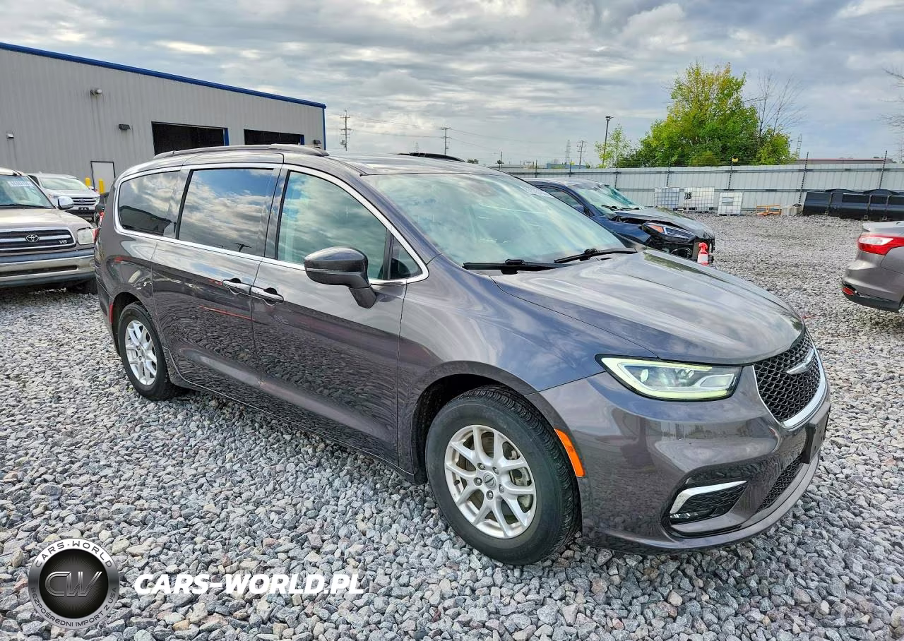 2022 Chrysler Pacifica Touring L VIN:2C4RC1BG8NR149011 - 4