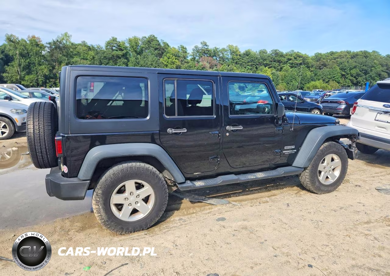 2015 Jeep Wrangler Unlimited Sport VIN:1C4BJWDG0FL557093 - 3