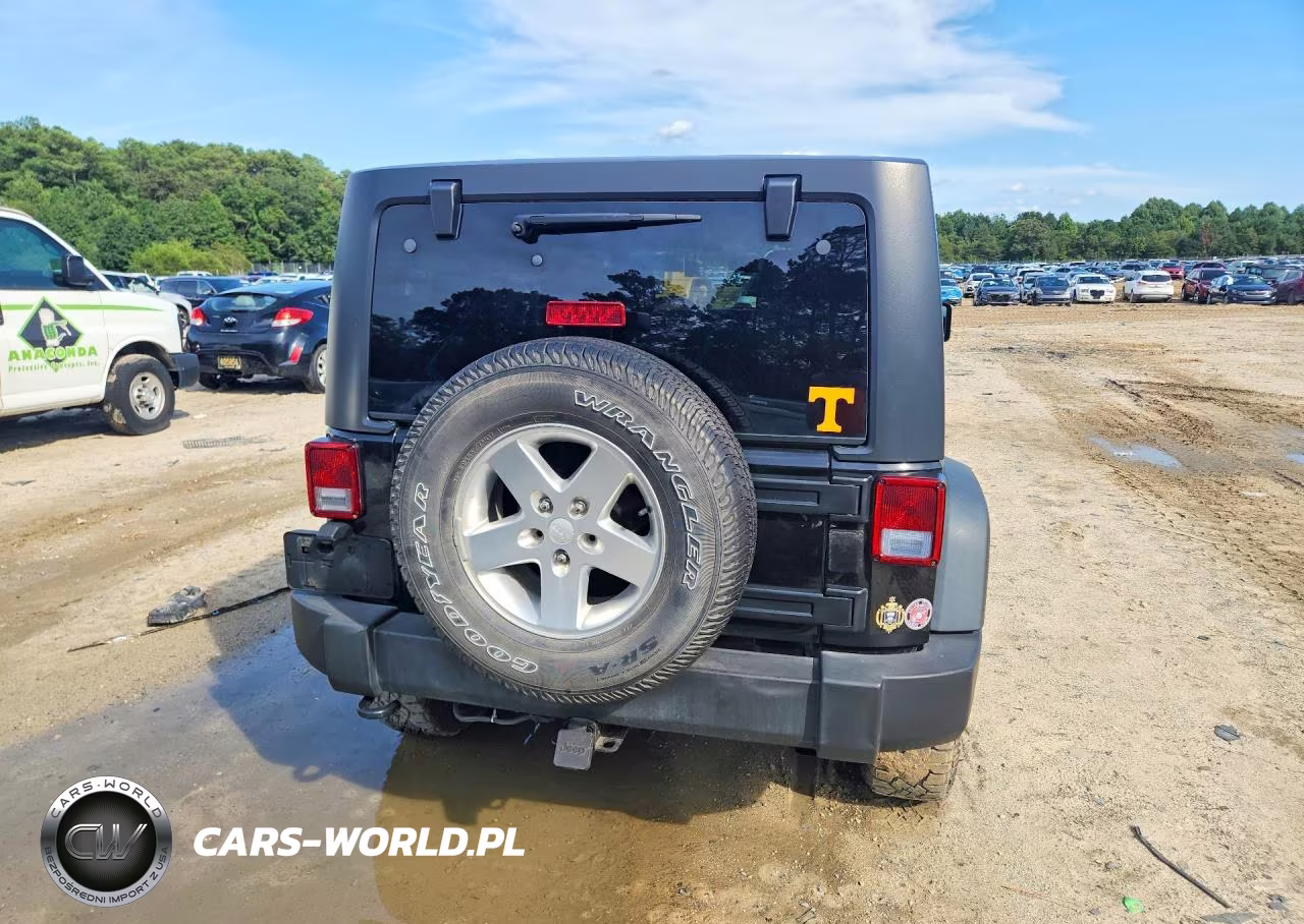 2015 Jeep Wrangler Unlimited Sport VIN:1C4BJWDG0FL557093 - 6