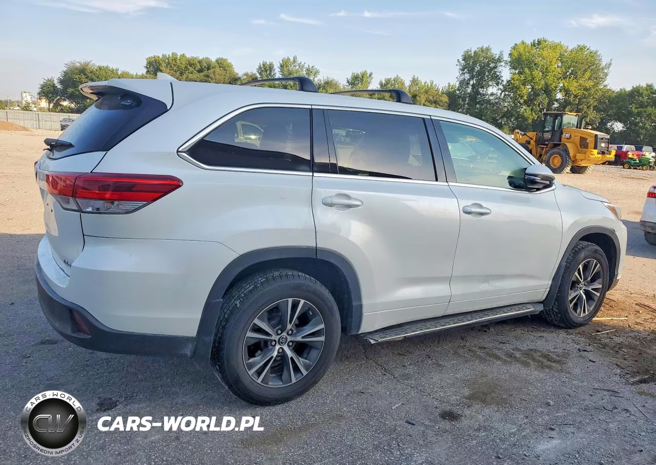 2017 Toyota Highlander Le Plus VIN:5TDBZRFH3HS401082 - 3