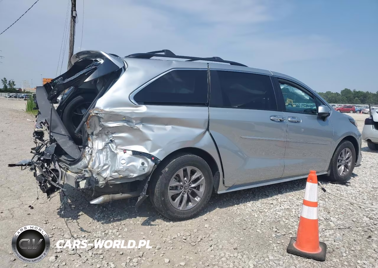 2023 Toyota Sienna Xle VIN:5TDYRKECXPS153998 - 3