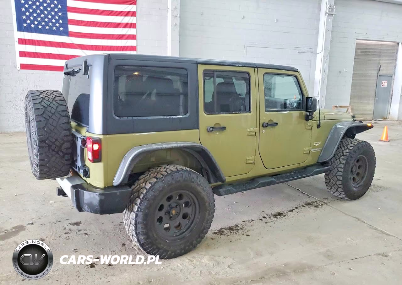 2013 Jeep Wrangler Unlimited Sahara VIN:1C4BJWEG4DL532550 - 3