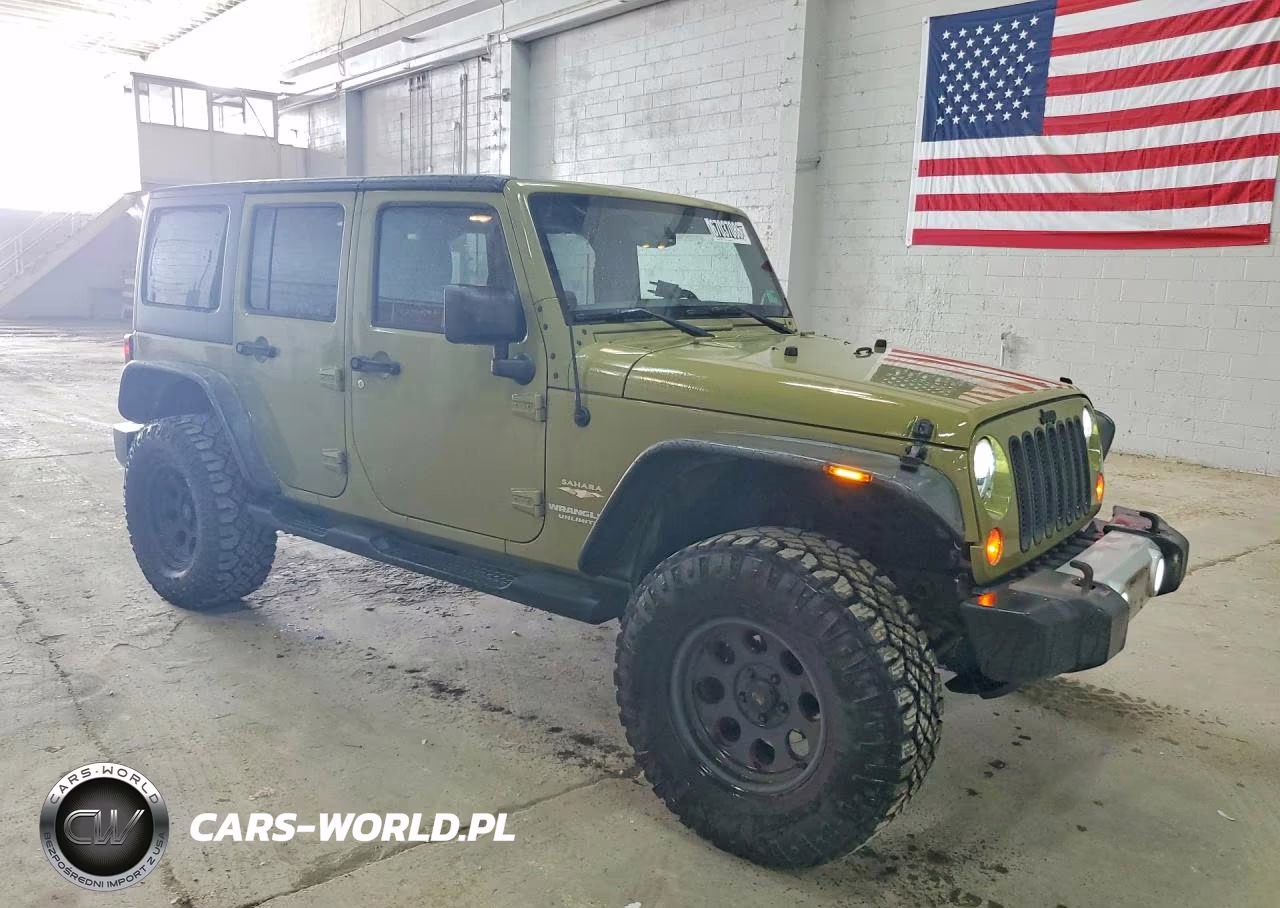 2013 Jeep Wrangler Unlimited Sahara VIN:1C4BJWEG4DL532550 - 4