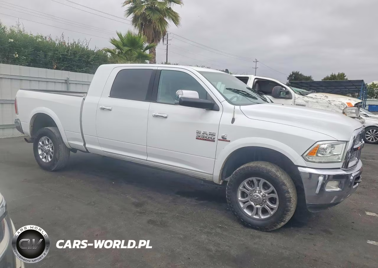2015 Ram 3500 Laramie VIN:3C63R3MLXFG616826 - 4