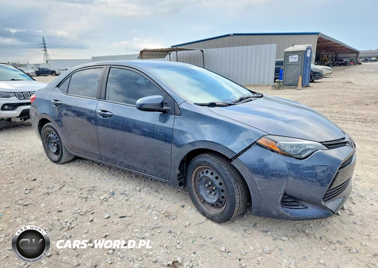 2018 Toyota Corolla Le VIN:5YFBURHE9JP812289 - 4