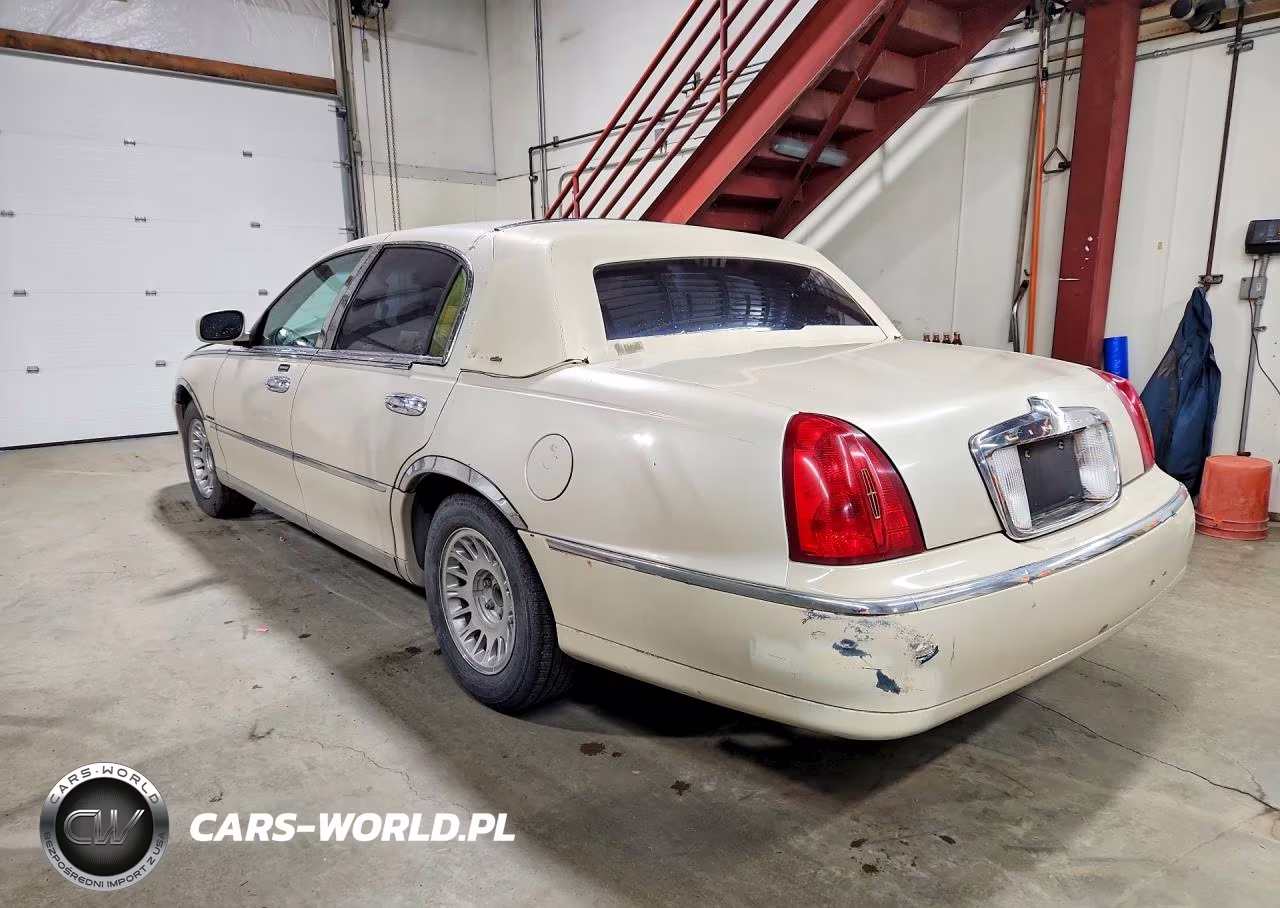 2000 Lincoln Town Car Cartier VIN:1LNHM83W1YY914126 - 2