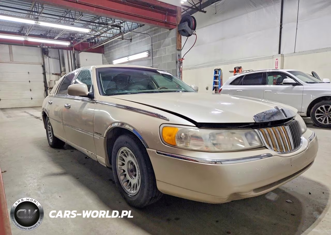 2000 Lincoln Town Car Cartier VIN:1LNHM83W1YY914126 - 4