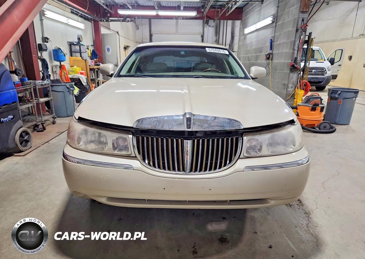 2000 Lincoln Town Car Cartier VIN:1LNHM83W1YY914126 - 5